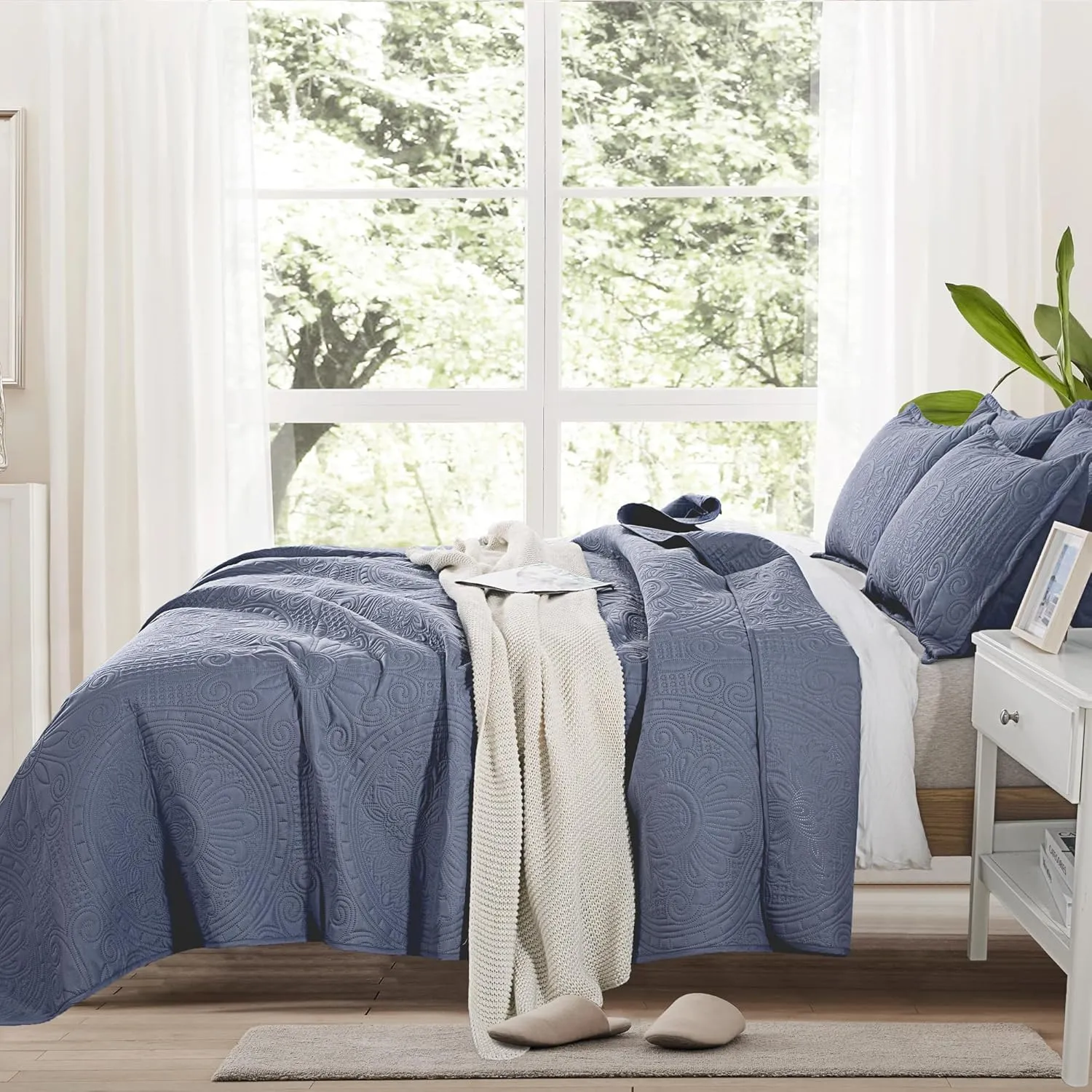 annadaif Queen Size Quilt Bedding Set (90x96 Inch) Blue Bedspreads, 3 Pieces Lightweight Comforter, Coin Pattern Coverlet Bedding Cover All Seasons (1 Quilt, 2 Pillow Shams)