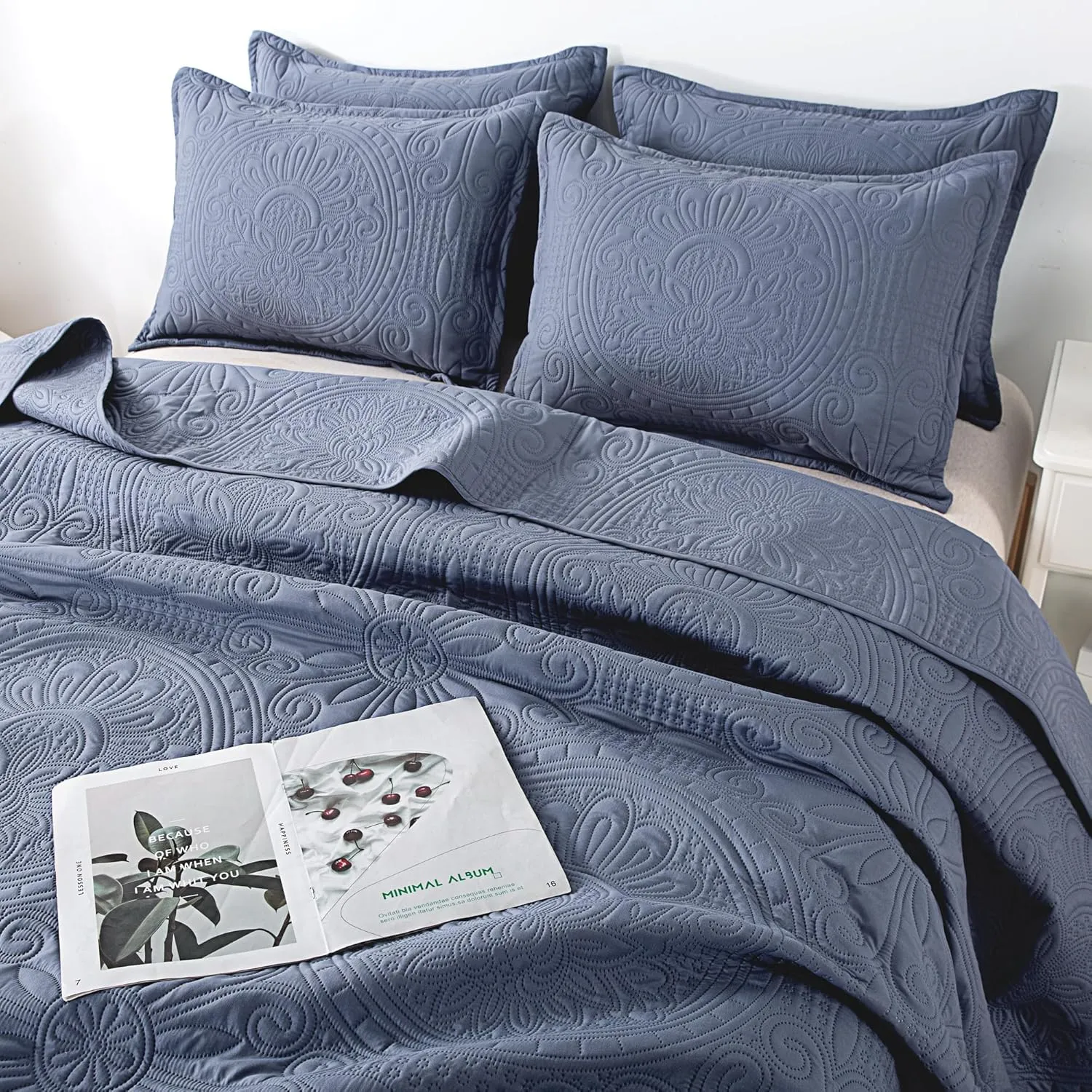 annadaif Queen Size Quilt Bedding Set (90x96 Inch) Blue Bedspreads, 3 Pieces Lightweight Comforter, Coin Pattern Coverlet Bedding Cover All Seasons (1 Quilt, 2 Pillow Shams)