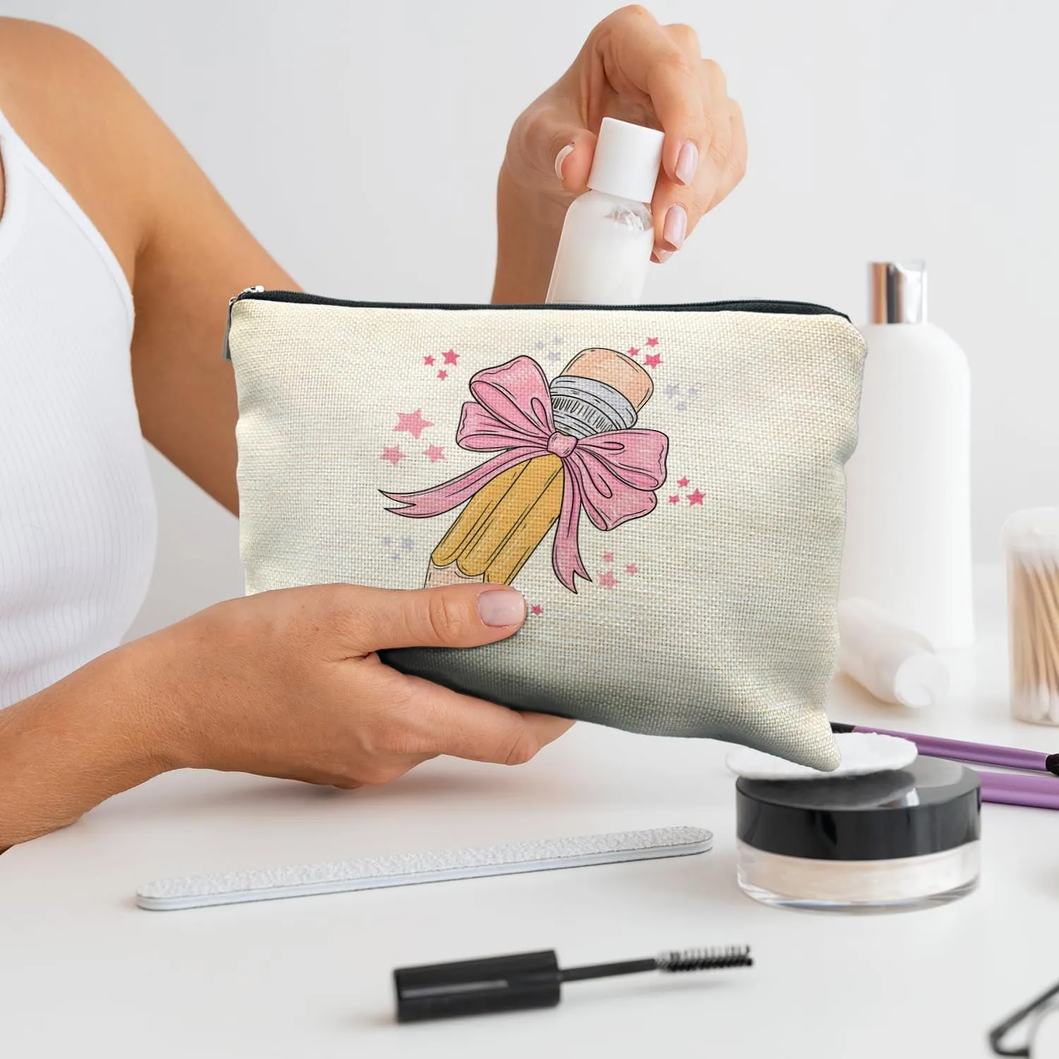 Coquette Pink Bow Teacher Makeup Bag, Teacher Appreciation Gifts Cosmetic Bags for Women, End of Year Teachers Gifts, Preppy Zipper Makeup Pouch for Teachers