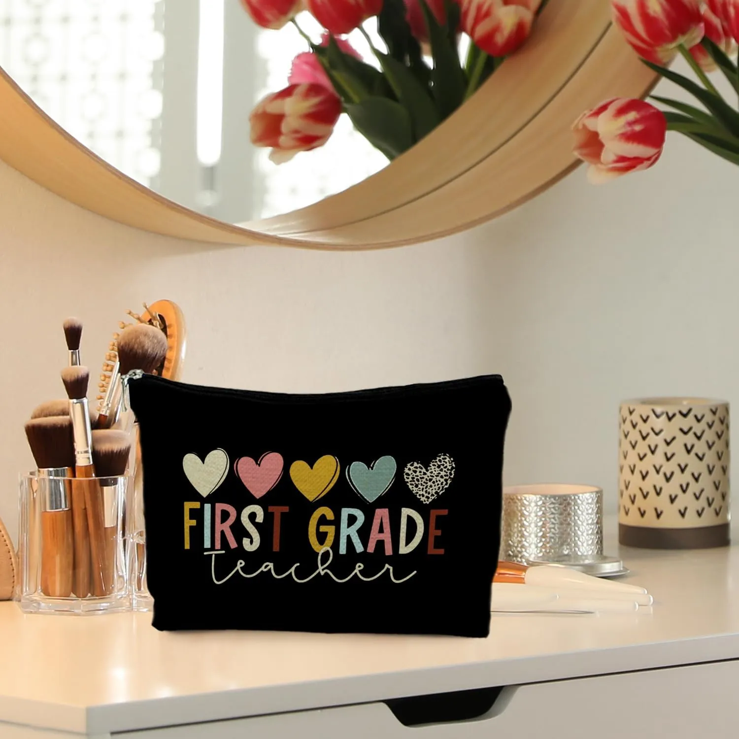 First Grade Teacher Makeup Bag, First Grade Teacher Gifts for Women, Best Teacher Gifts for Women, Thank You Teacher Gifts, First Grade Teacher Cosmetic Bags Toiletry Bag for Women