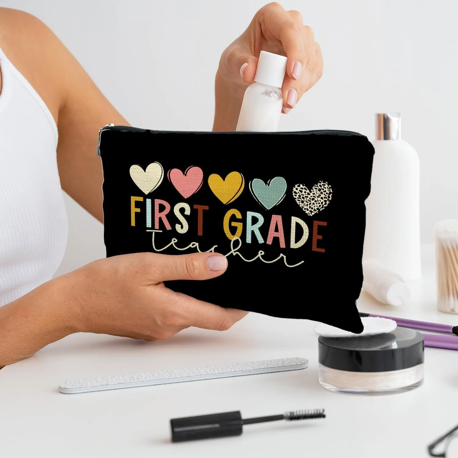 First Grade Teacher Makeup Bag, First Grade Teacher Gifts for Women, Best Teacher Gifts for Women, Thank You Teacher Gifts, First Grade Teacher Cosmetic Bags Toiletry Bag for Women