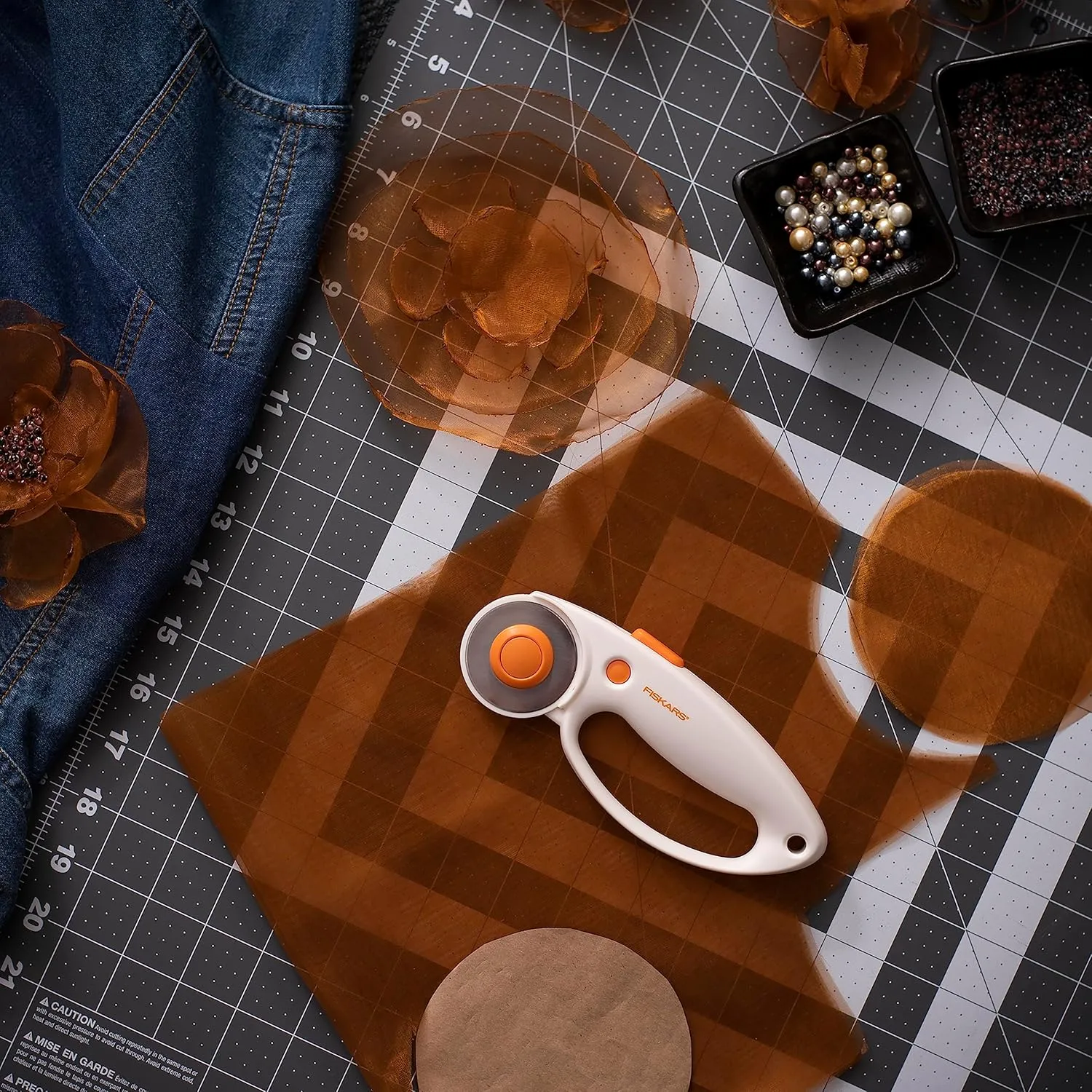 Fiskars 45mm Rotary Cutter for Fabric with Ergonomic Loop Grip, Premium Steel Rotary Fabric Cutter Blade for Precise Cuts, Arts and Crafts, Sewing Supplies and Quilting Tools