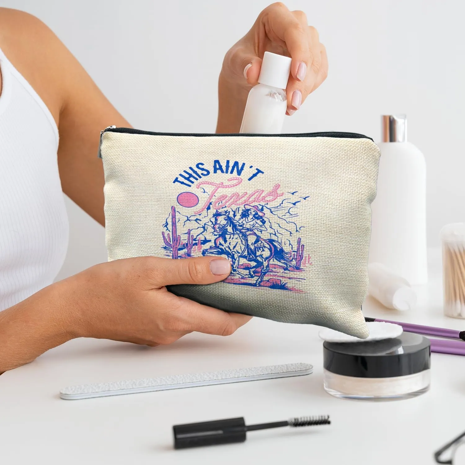 Western Makeup Bag, Western Cowgirl Rodeo Cosmetic Bags Toiletry Bag for Women, Cowgirl Gifts, This Ain't Texas Western Gifts for Women, Western Makeup Pouch, Country Girl Gifts